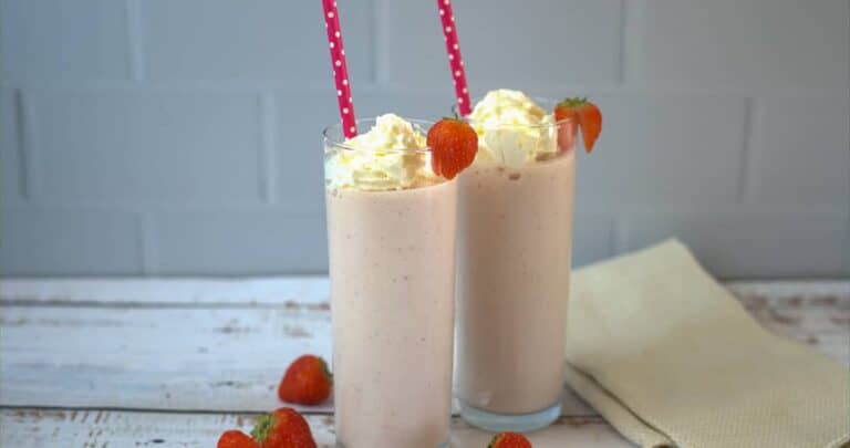 strawberry smoothie with straws